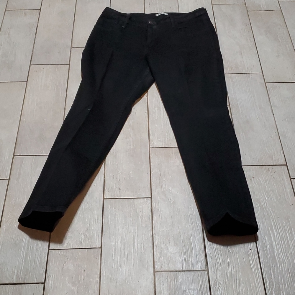 Women’s Black Straight Leg Jeans — Sleek Everyday Design